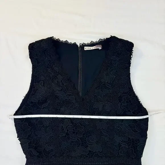 Alice + Olivia Lennon V-Neck Black Lace Mini Cocktail Dress Women's 4 Scalloped - Picture 9 of 16